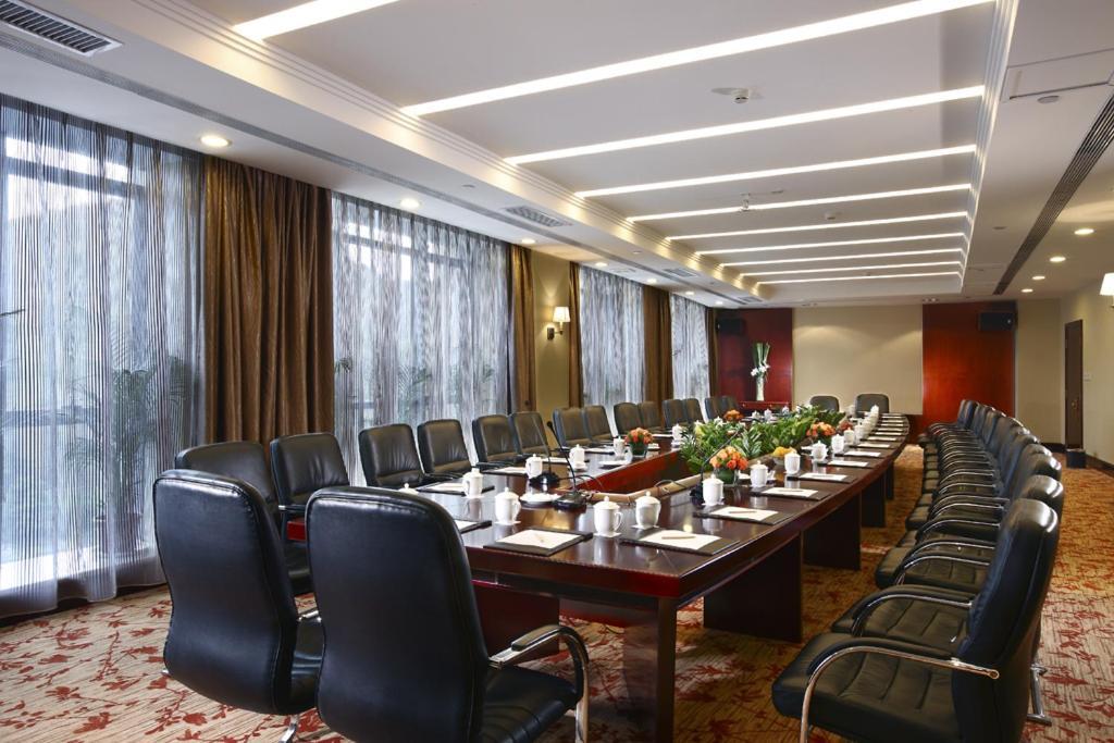 Da Cheng Shan Shui Hotel Жангжиаже Бизнес снимка