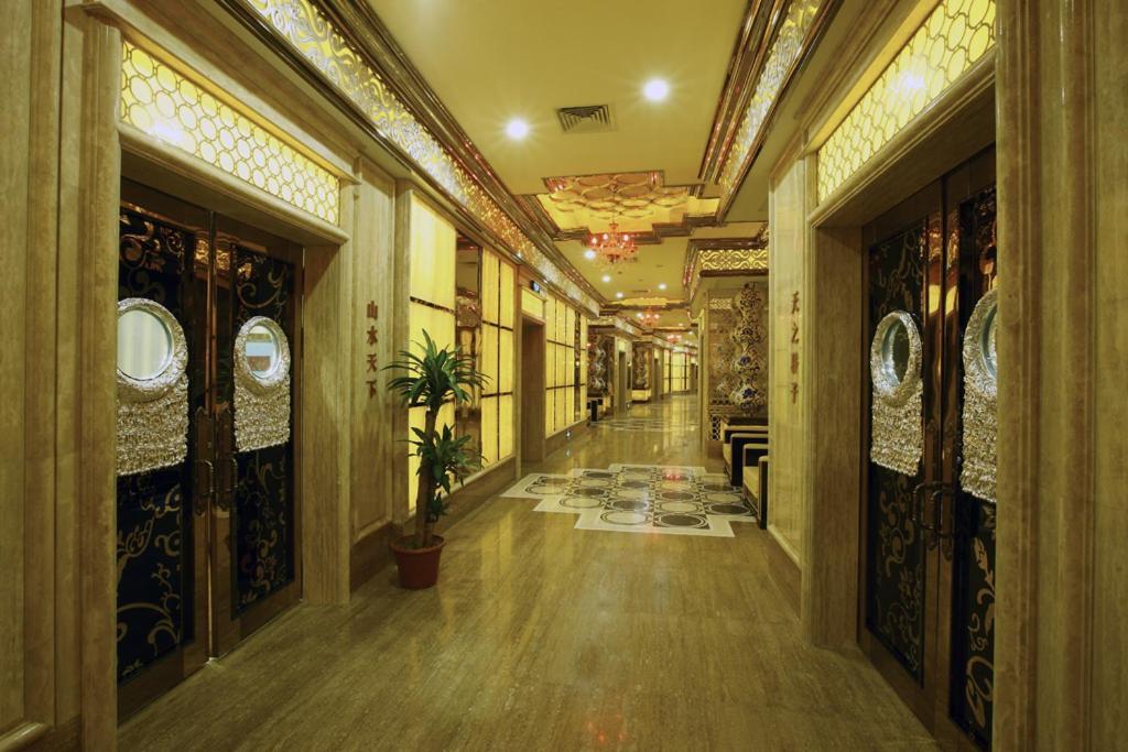 Da Cheng Shan Shui Hotel Жангжиаже Интериор снимка